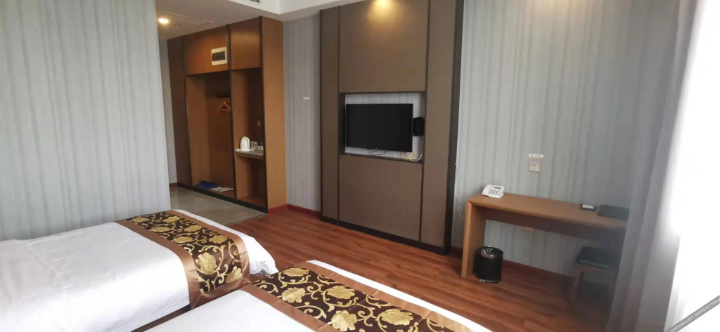 Super 8 Hotel (Aksu Jinlan Square)