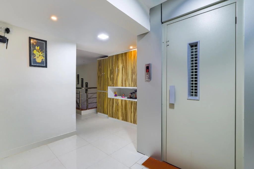 OYO 47110 Hotel Royal Palace