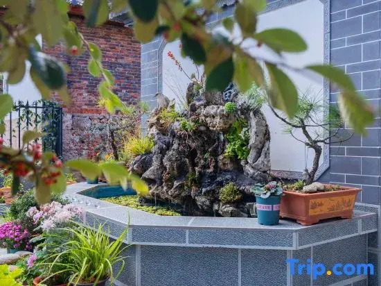 Meet the Snow Mountain View Naxi Courtyard Beauty Stay (Baisha Ancient Town Store)
