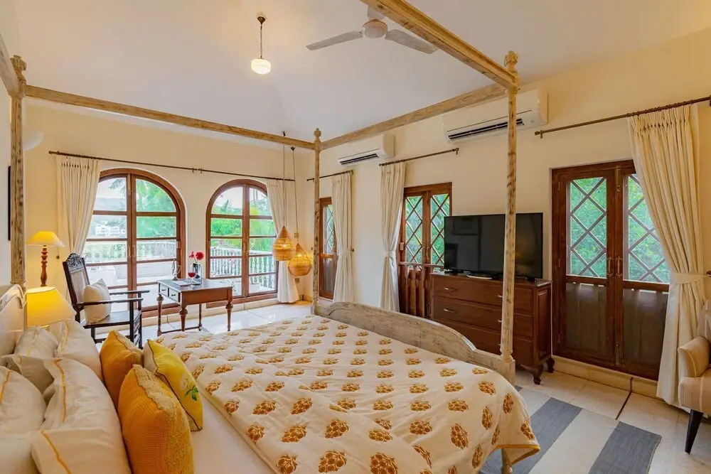 Loto Bianco in Siolim