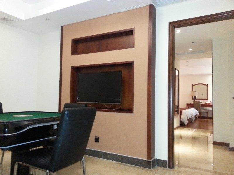 Yihua Riverview Hot Spring Holiday Hotel
