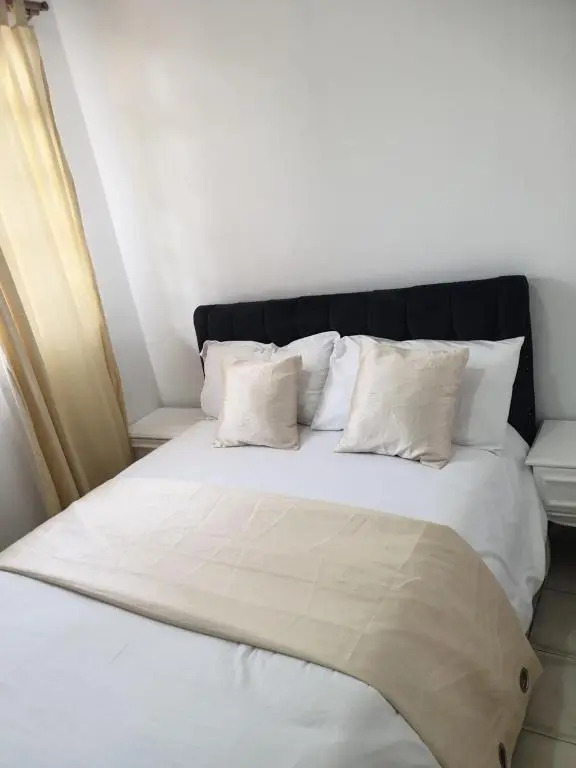 Lovely 2 and 1 bedroom guest units Karen