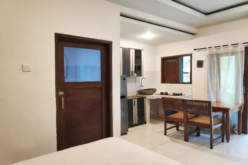 OYO 90167 Kubu Gdk Pertiwi
