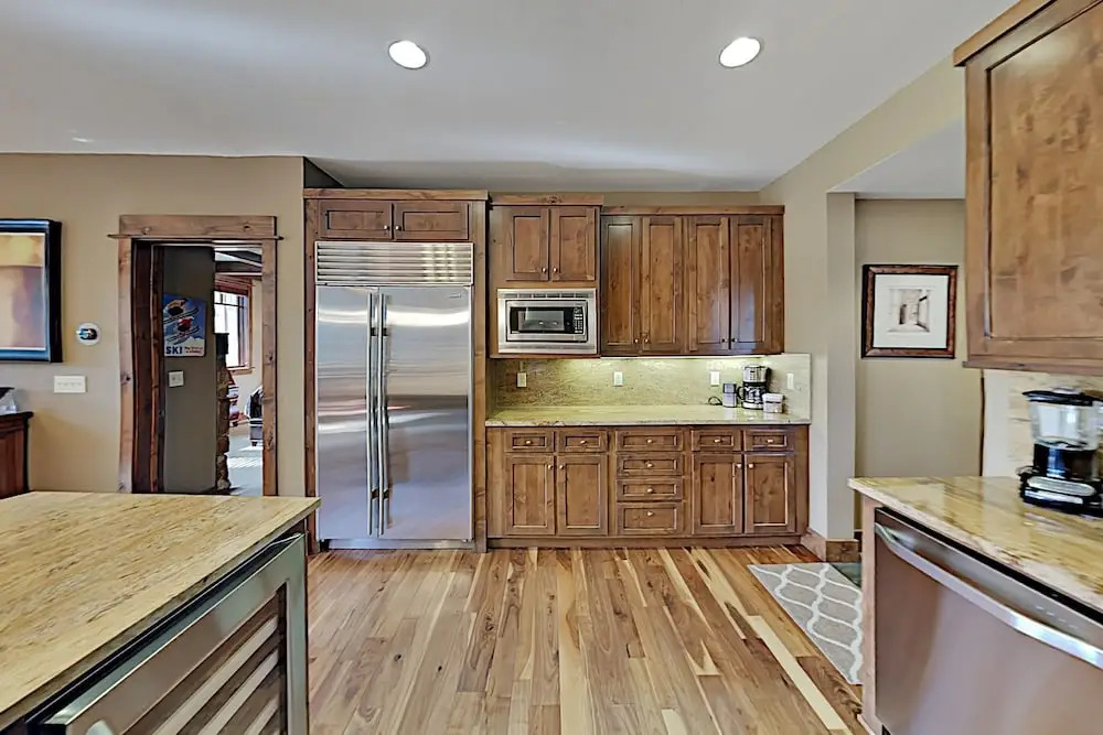 New Listing! All-suite Townhome W/ Deck & Hot Tub 3 Bedroom Townhouse