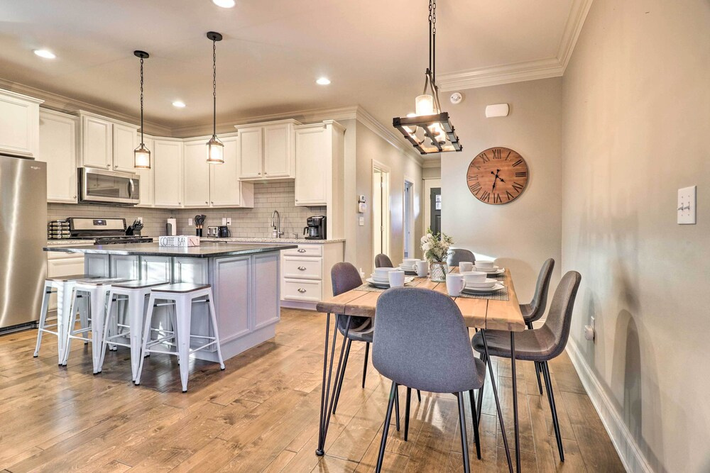 Modern Black Mountain Cottage: 17 Mi to Asheville!