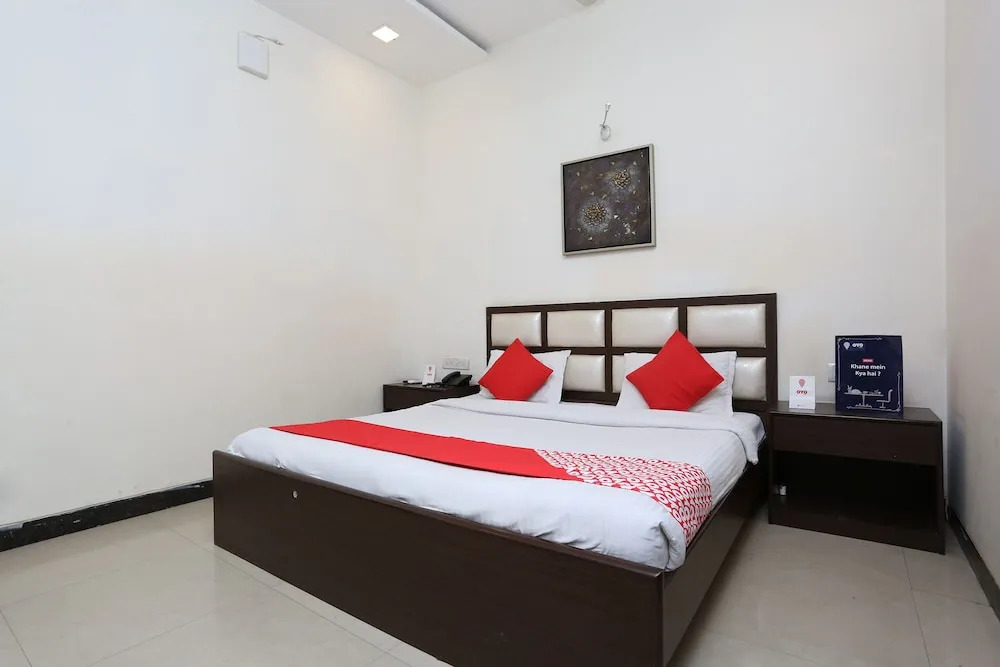 OYO 2660 Hotel Radhe Inn