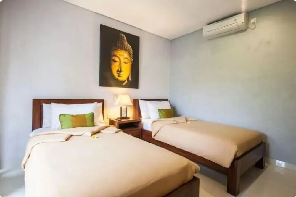 SMV - 3BedGRDN - V1 · 3BR Garden Villa Walk to Beach N Shops Legian