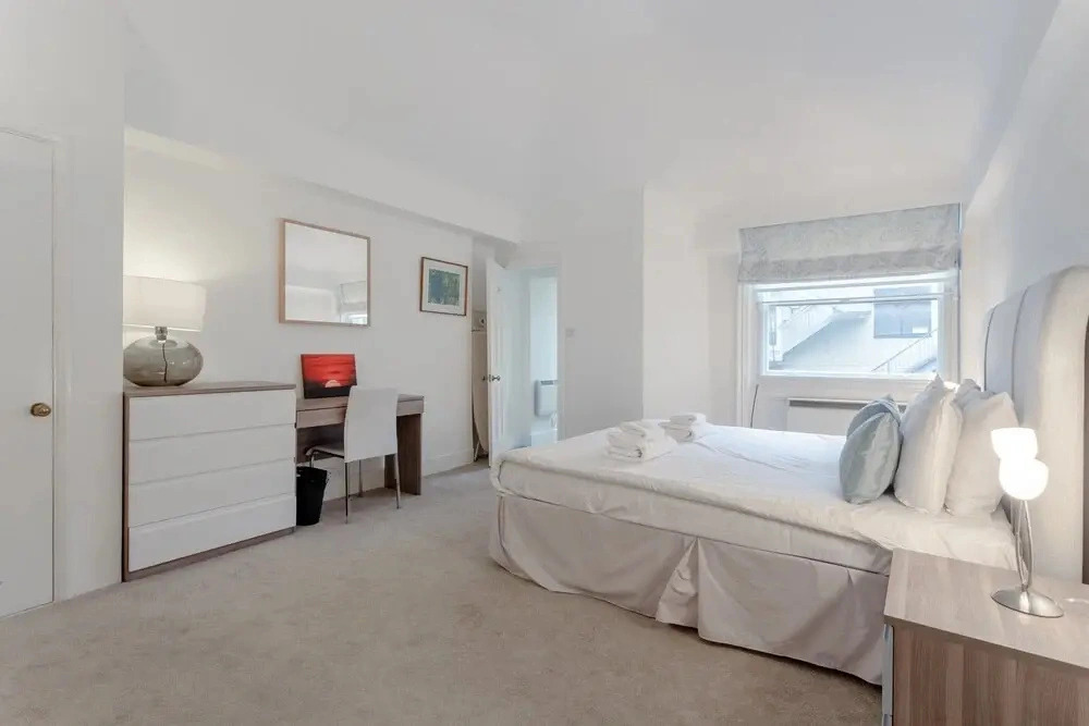 Large & Bright 1 Bed Flat In Piccadilly Circus