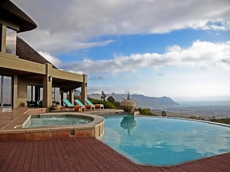 Bezweni Lodge