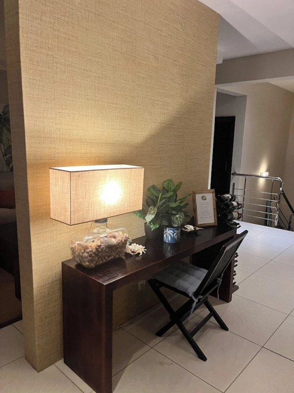Black Reef Apartments