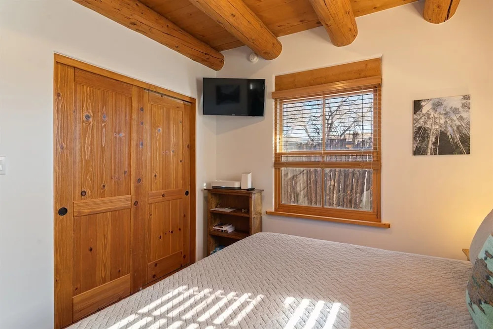 Casa Pico - Ideal Location, Fantastic Workspaces, Perfect Patio