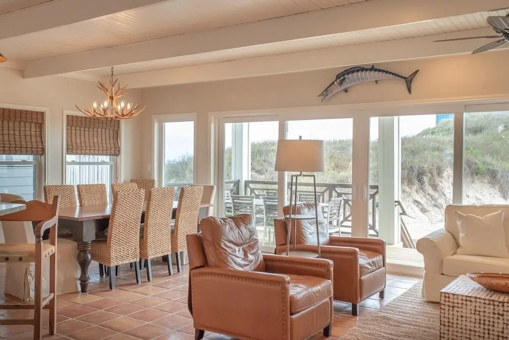 Salt and Horns - 4 Br Home