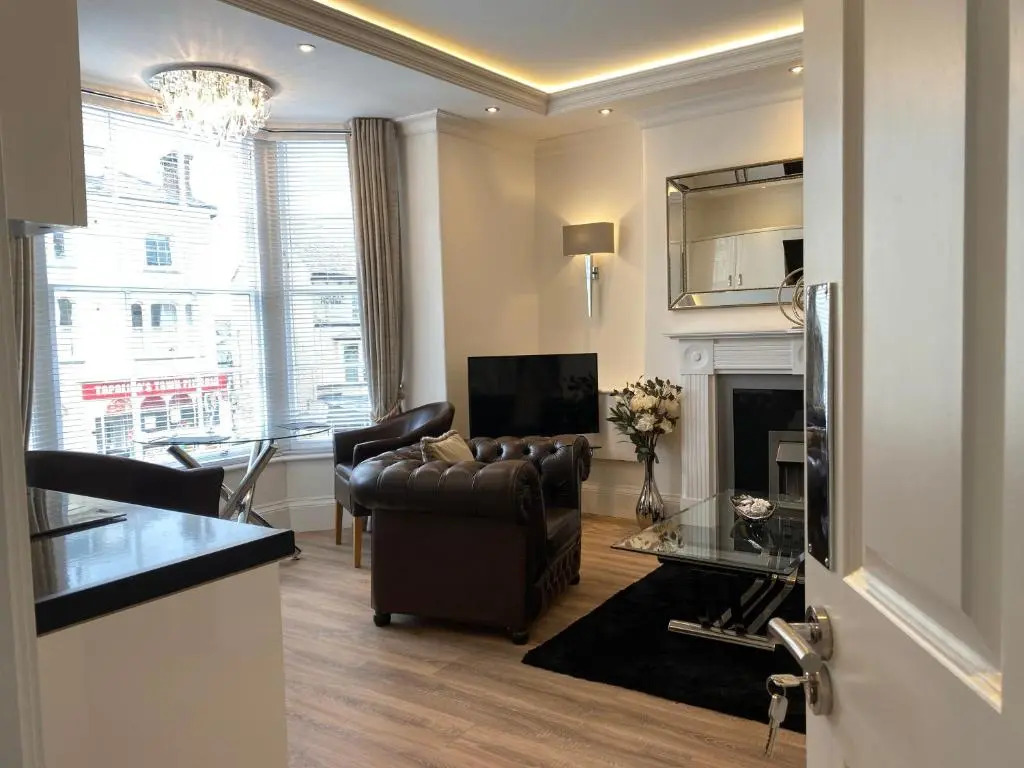 The Maureen Suite