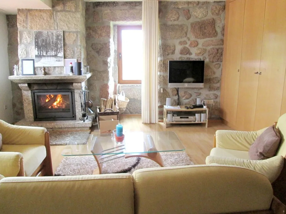 Villa With 2 Bedrooms in Cova, Vieira do Minho, With Wonderful Lake Vi