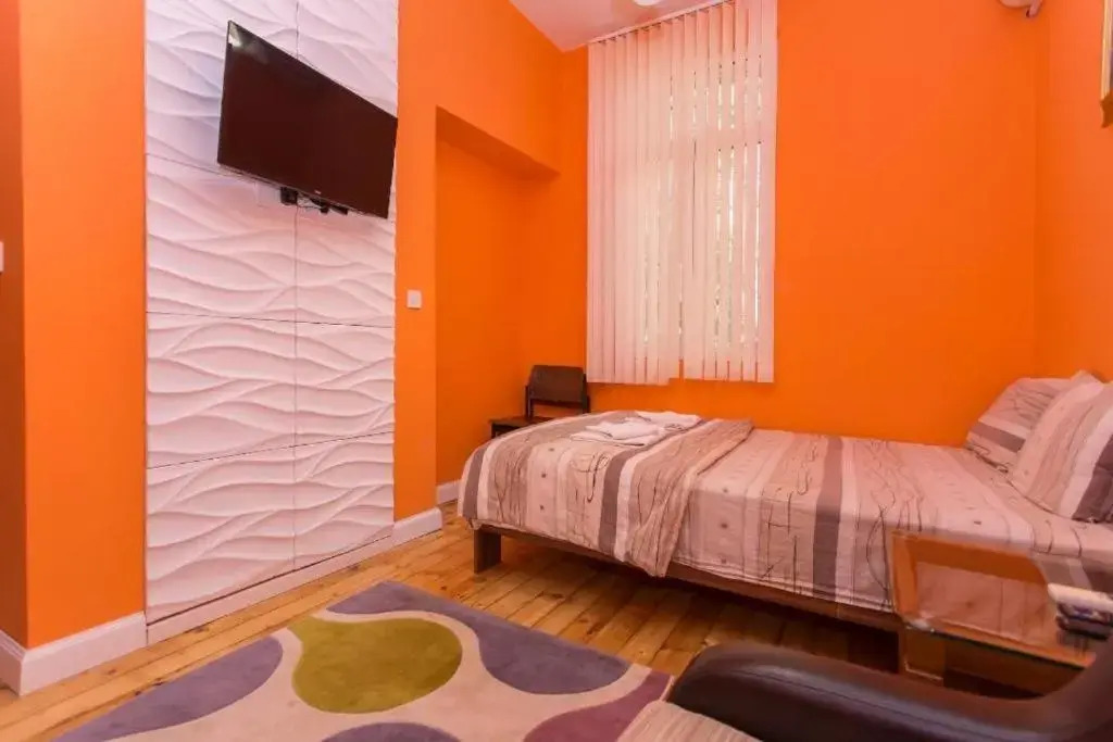 Top Center Apartment 4