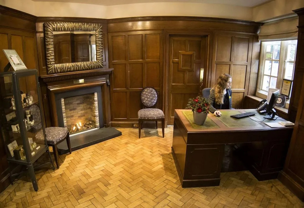 Holm House - Stylish Coastal Suites - HEDD Spa - Silures Bar & Restaurant