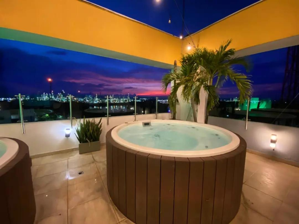 Hotel Titanium Plaza