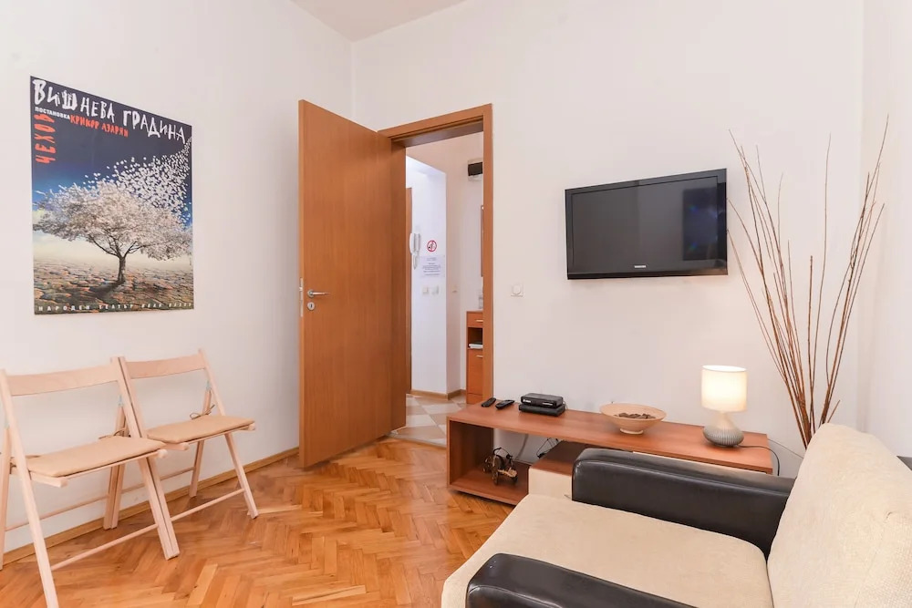 FM Deluxe 1-BDR Apartment - Artist's Place