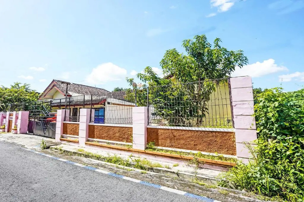 SPOT ON 92372 Rinda Homestay Syariah & Resto