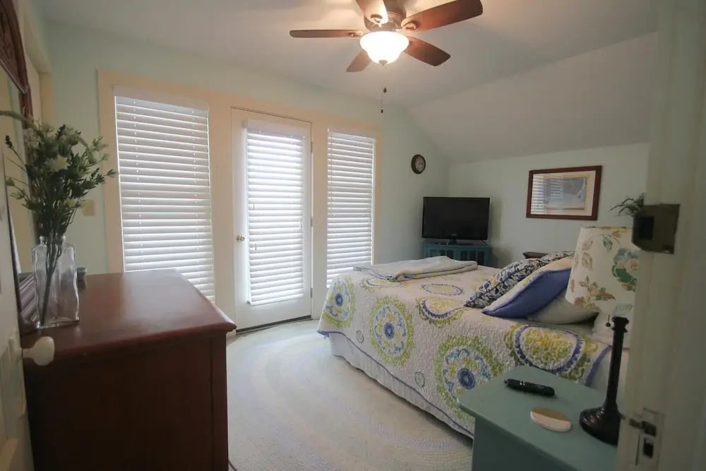 3314 Highland Ave. 4 Bedroom Home by RedAwning