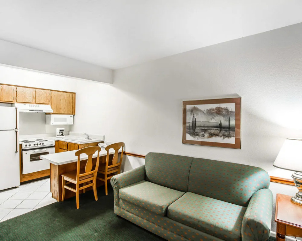 American Inn and Suites