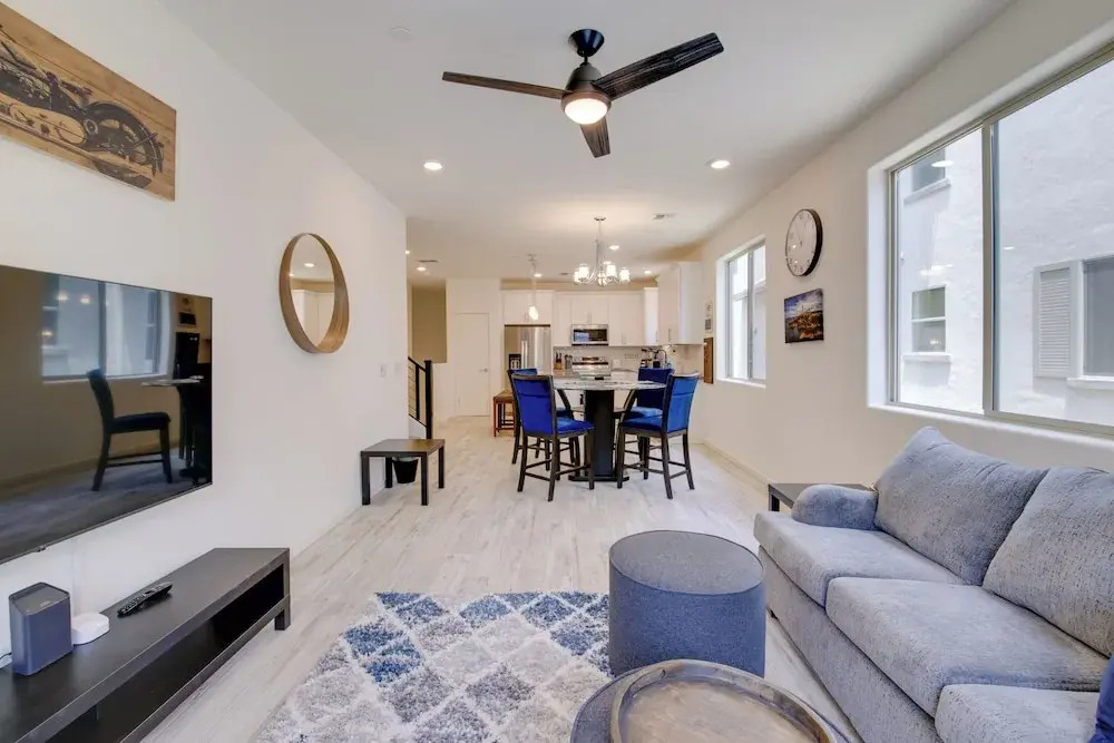 1 Mi to Intel Campus! Chandler Townhome w/ Pools
