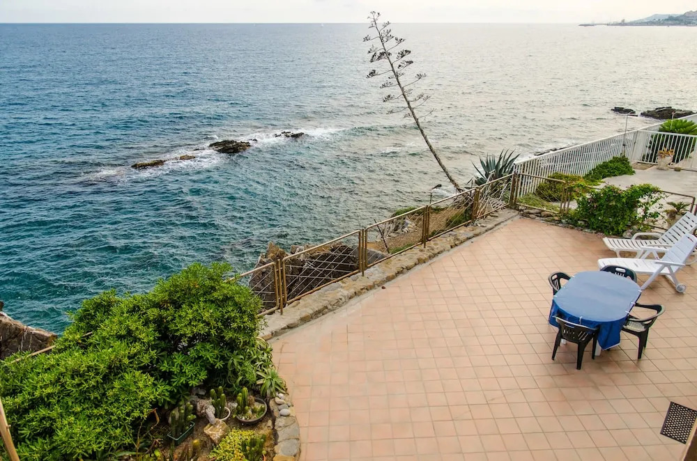 Dream Apartment by the sea