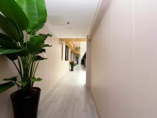 Longchen Holiday Hotel