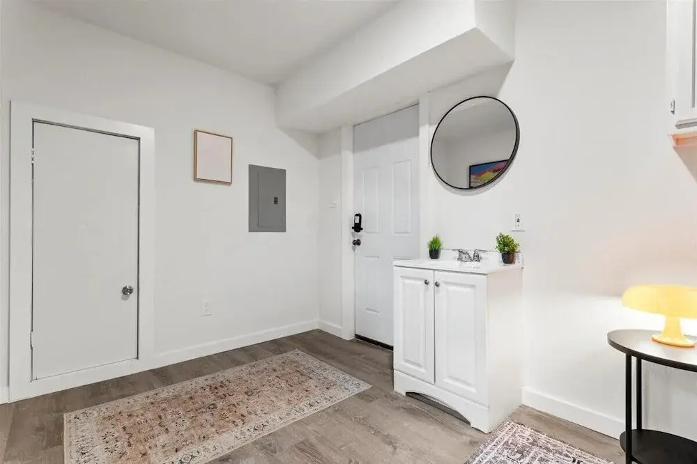 Comfortable 6BR 3BA Home w Large Yard