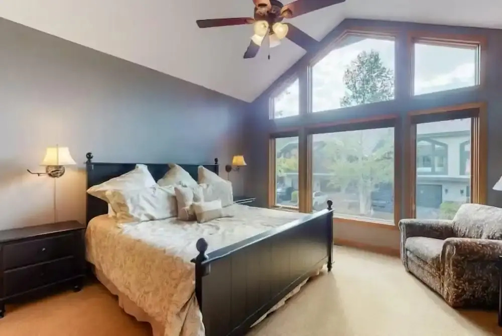 One Breckenridge Place - 3 Bedroom Townhome - 200 Yards to Peak 9 Lift