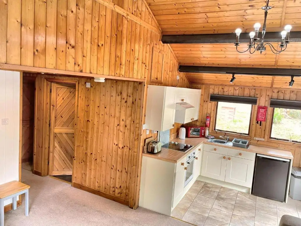 The Squirrel Lodge - Hot Tub - Pet Friendly - Pembrokeshire-Tenby