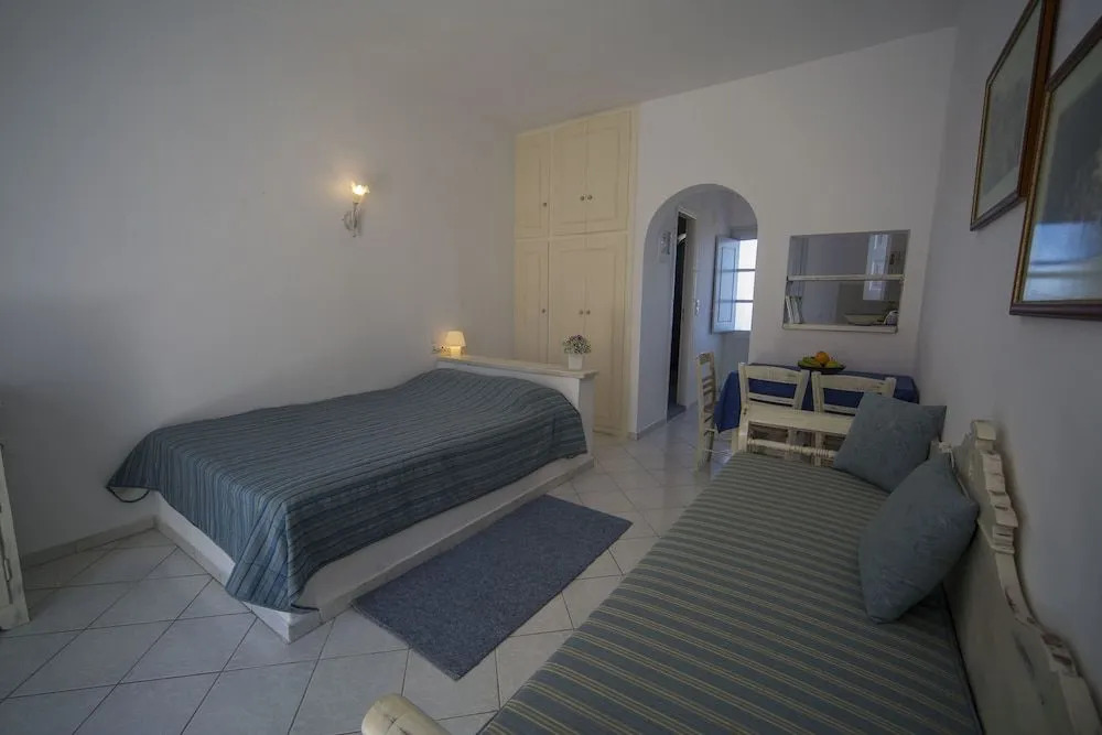 Ianthe Apartments & Villa