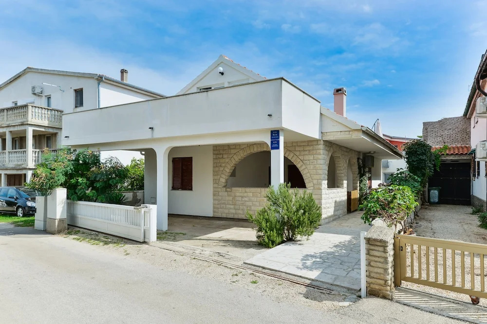Apartments Salitrežić