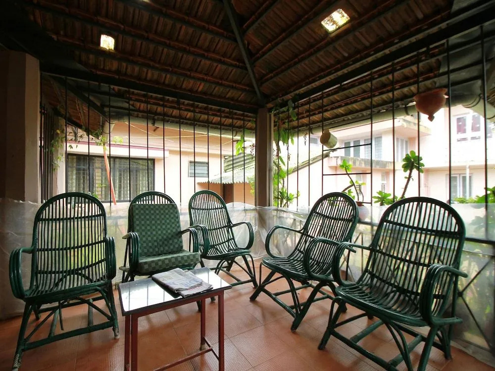 OYO 4303 Flora Home Stay