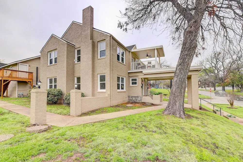 2 Mi to Dtwn: Waco Home w/ Shared Yard
