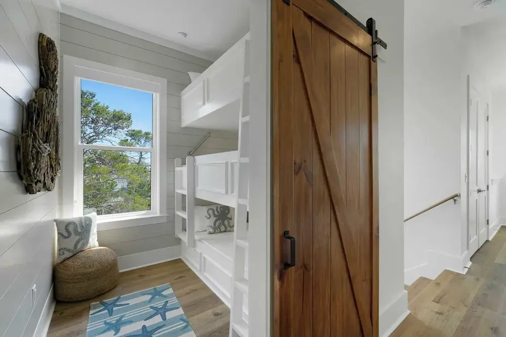 7 Bedroom Serentiy Sands Cottage with Heated Pool and Spa