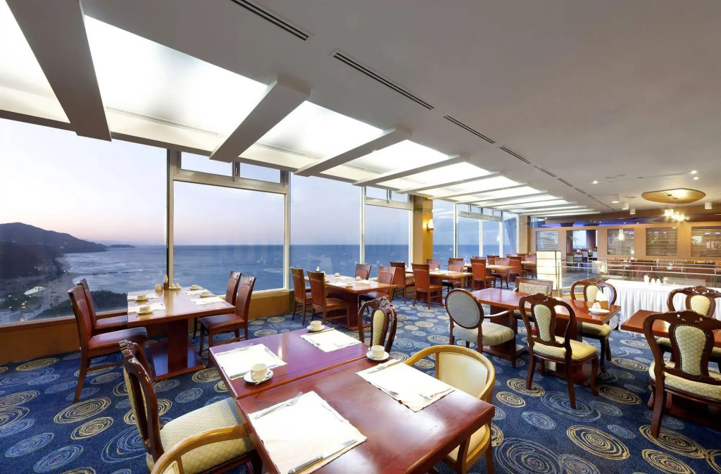 Sun Cruise Resort and Yacht