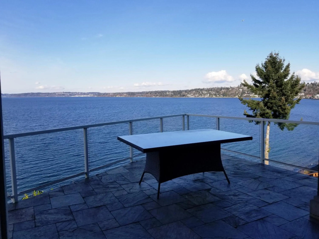 Redondo waterfront house with a private room
