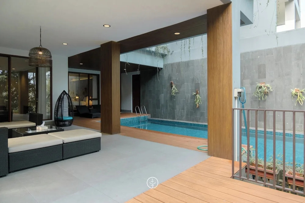 Asmaya 7BR Villa private heated pool and billiard
