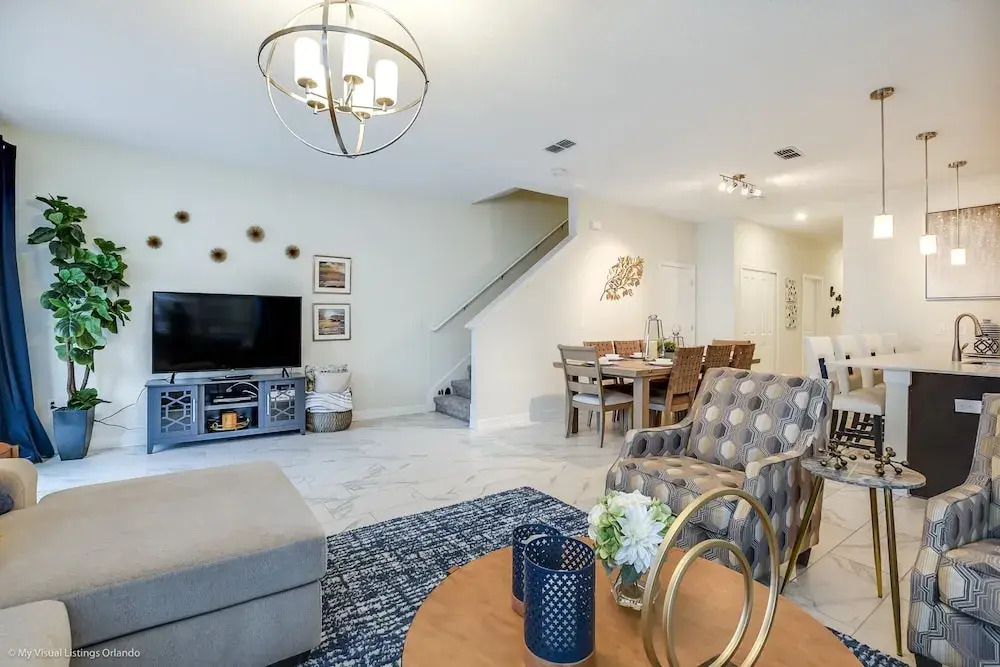 5 Bedroom 4 Bathroom Storey Lake