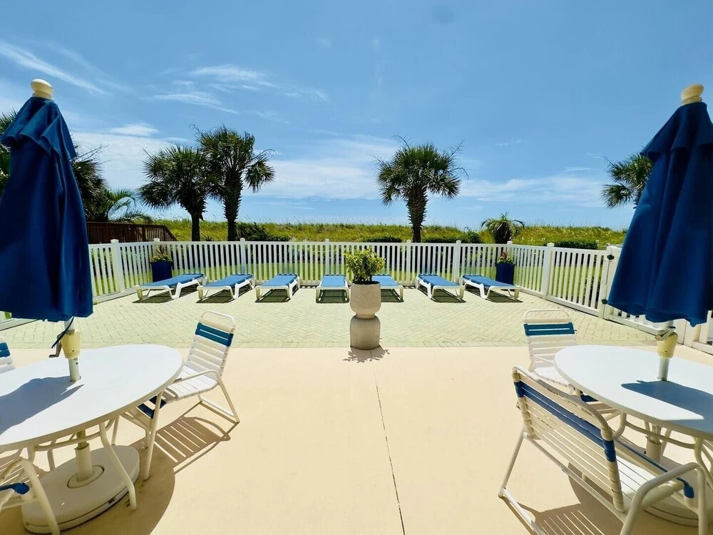 Beach Club Iii 1e 3 Bedroom Condo by RedAwning, North Myrtle Beach