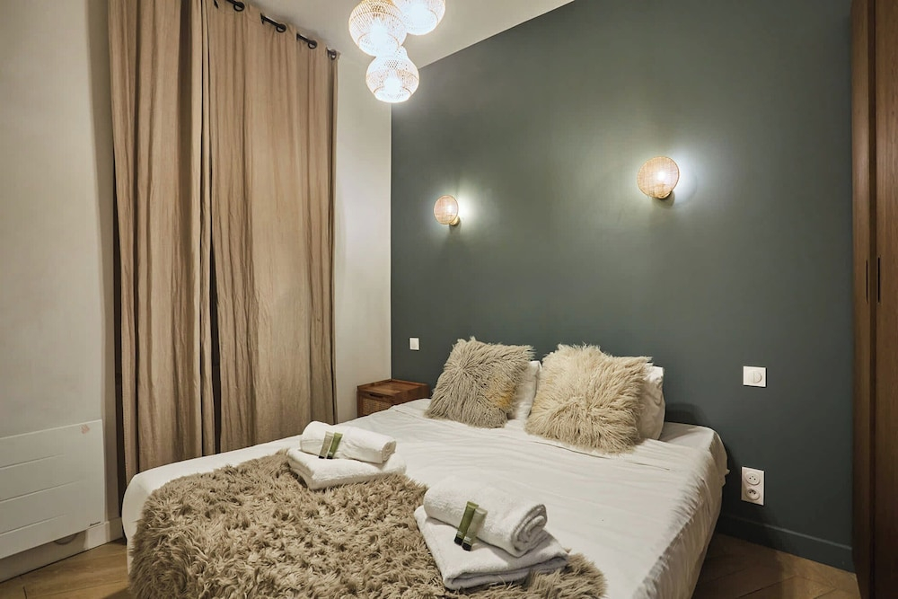 Sublime Flat Paris Bois de Vincennes by Studio Prestige