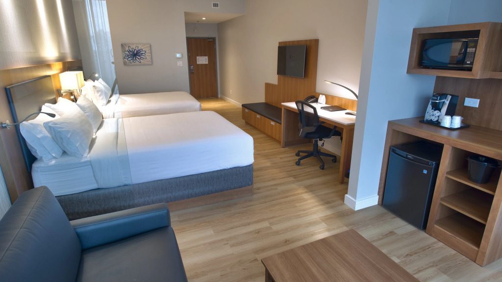 Holiday Inn Express & Suites Vaudreuil-Dorion by IHG