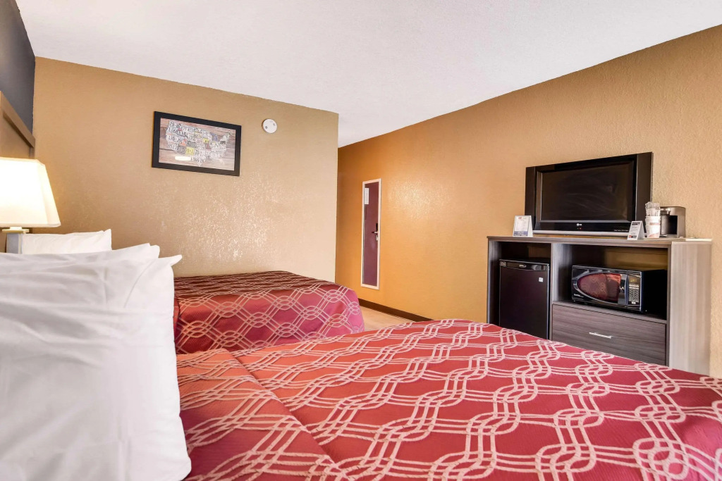 Econo Lodge Tampa near Busch Gardens