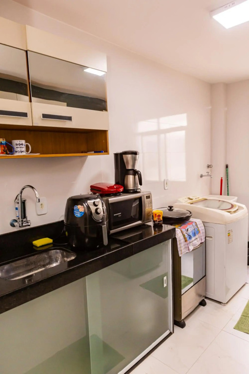 Lindo Apartamento 2 Qts - 3 minutos a pé da Praia do Morro - Com Suíte - Garagem coberta - Wi-Fi - Netflix- Acomoda 6 Pessoas