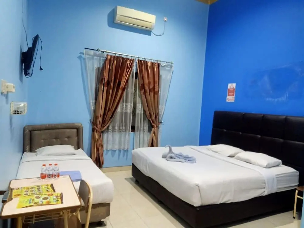 AMALIA Guest House & Cafe
