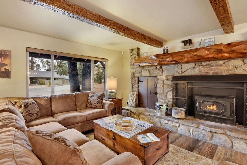 2080-eagle Point Lodge 4 Bedroom Home by RedAwning