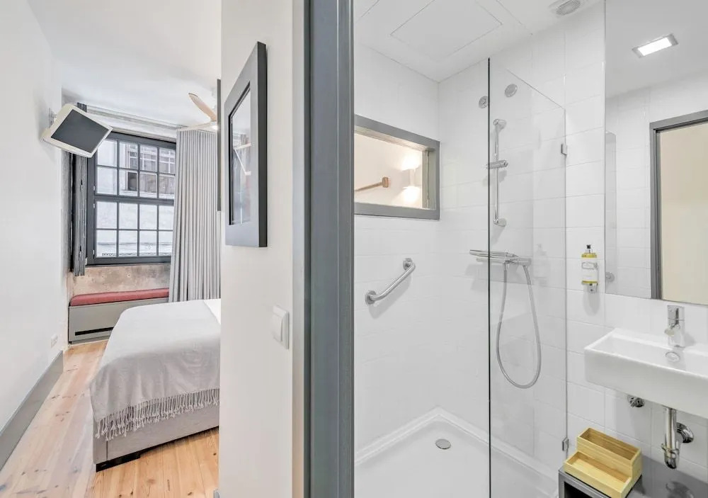 Oporto Street Fonte Taurina - Riverfront Suites
