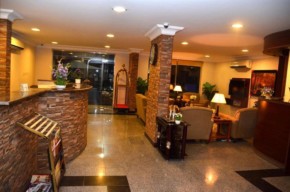 OYO 415 Golden Gate Hotel