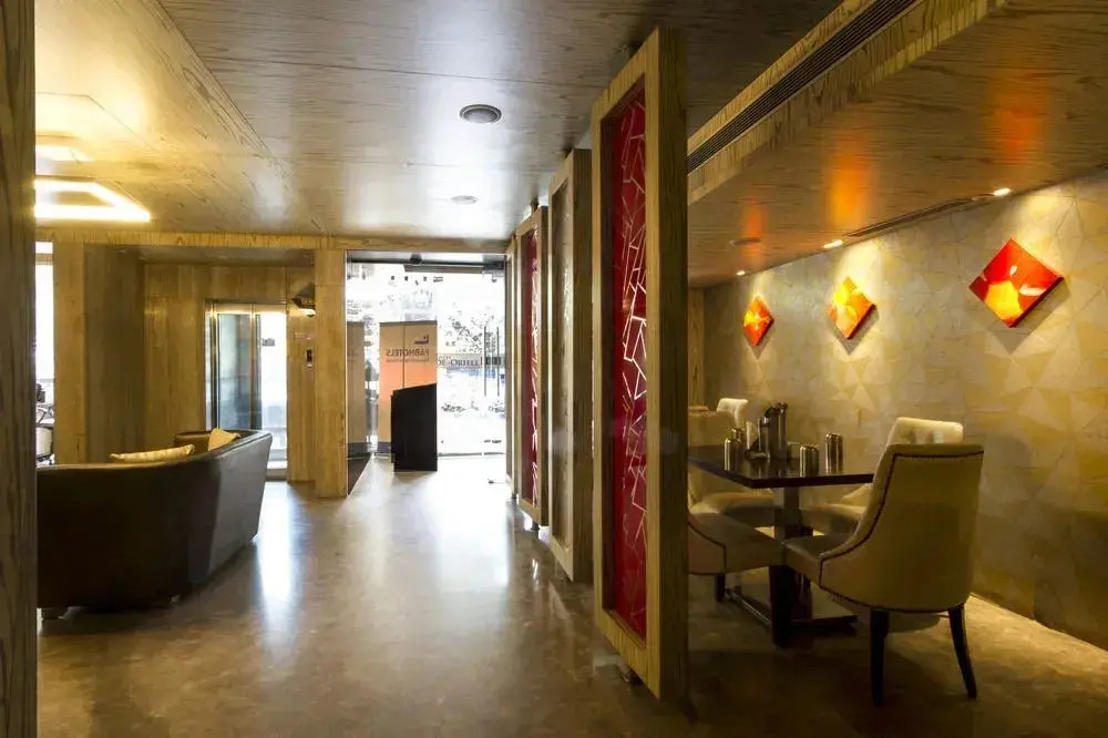 R D Suites A Business Hotel
